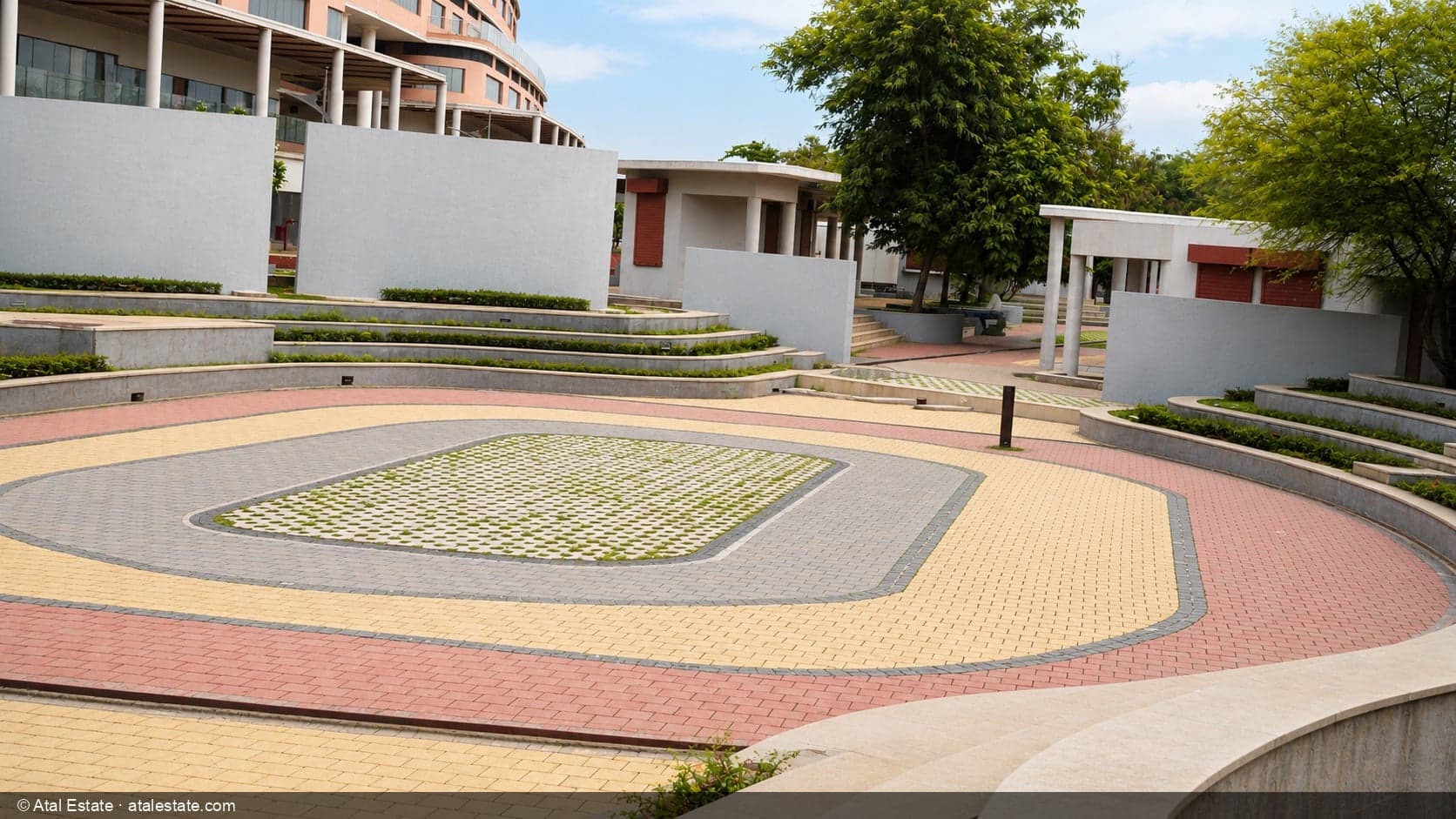 CBD Retail Complex — central amphitheatre plaza