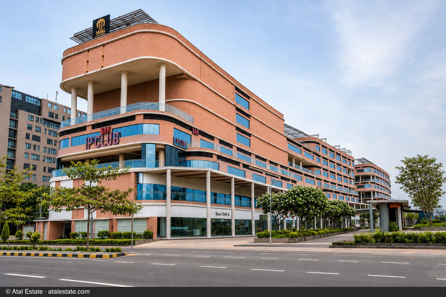 CBD Retail Complex — mall aur P'CLUB bar wala corner
