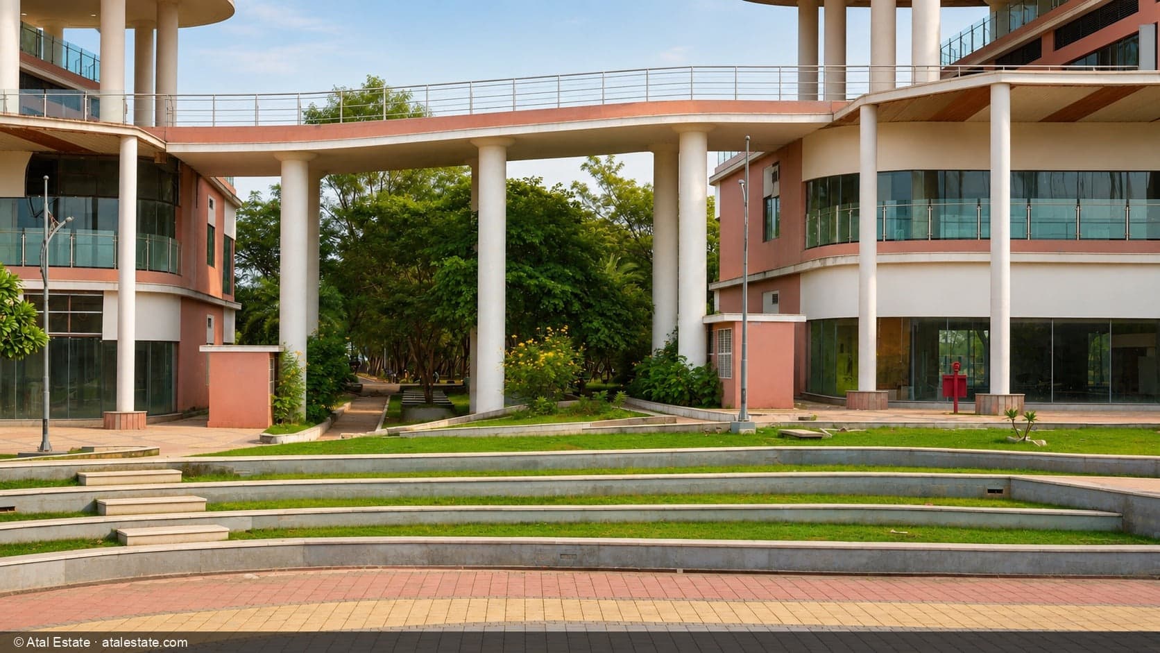 CBD Retail Complex — sky-bridge aur amphitheatre lawn